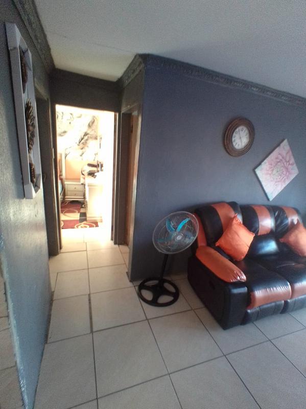 2 Bedroom Property for Sale in Lekgalong North West